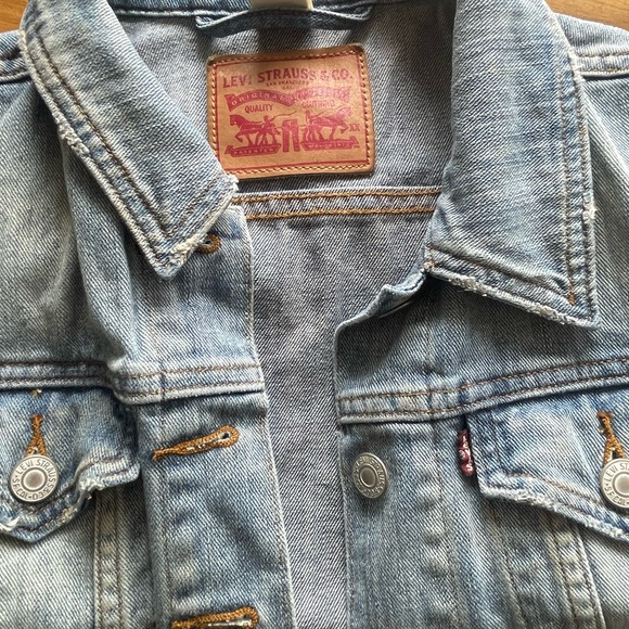 Levi’s Jean Vest - Picture 3 of 5